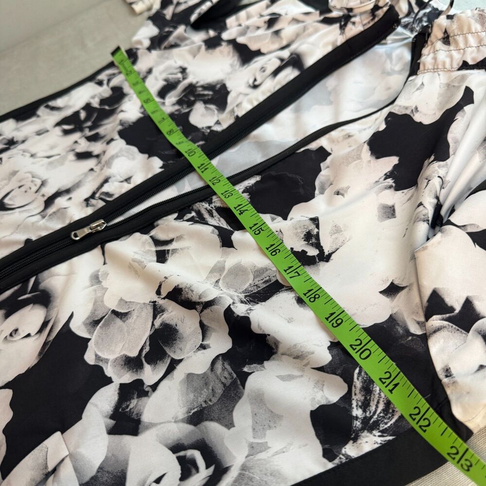 Zenergy by Chico's Jacket Women's 2 / L Black White Floral Golf Zip Up - Picture 4 of 7